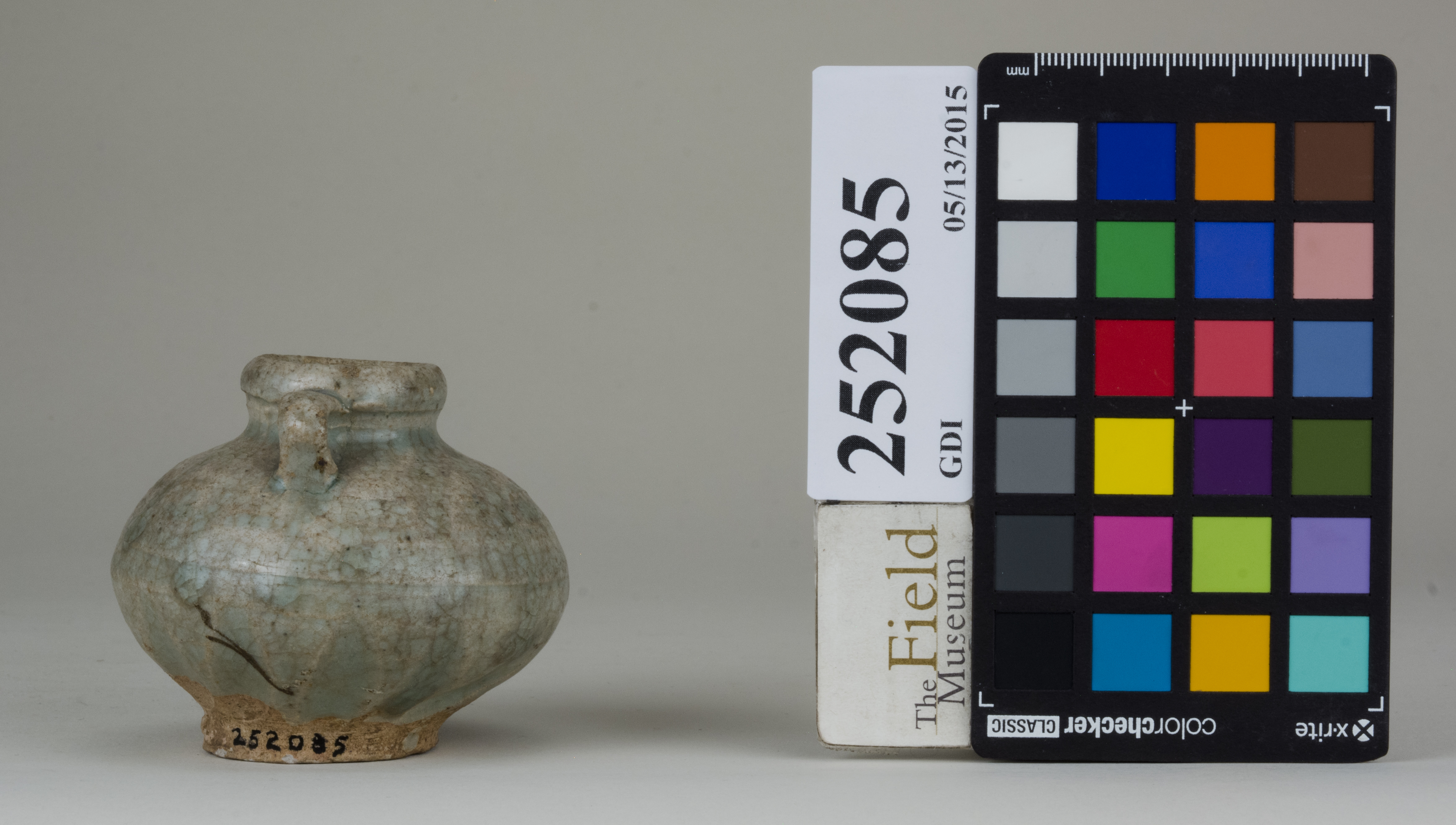 Left (c) Field Museum of Natural History - CC BY-NC 4.0