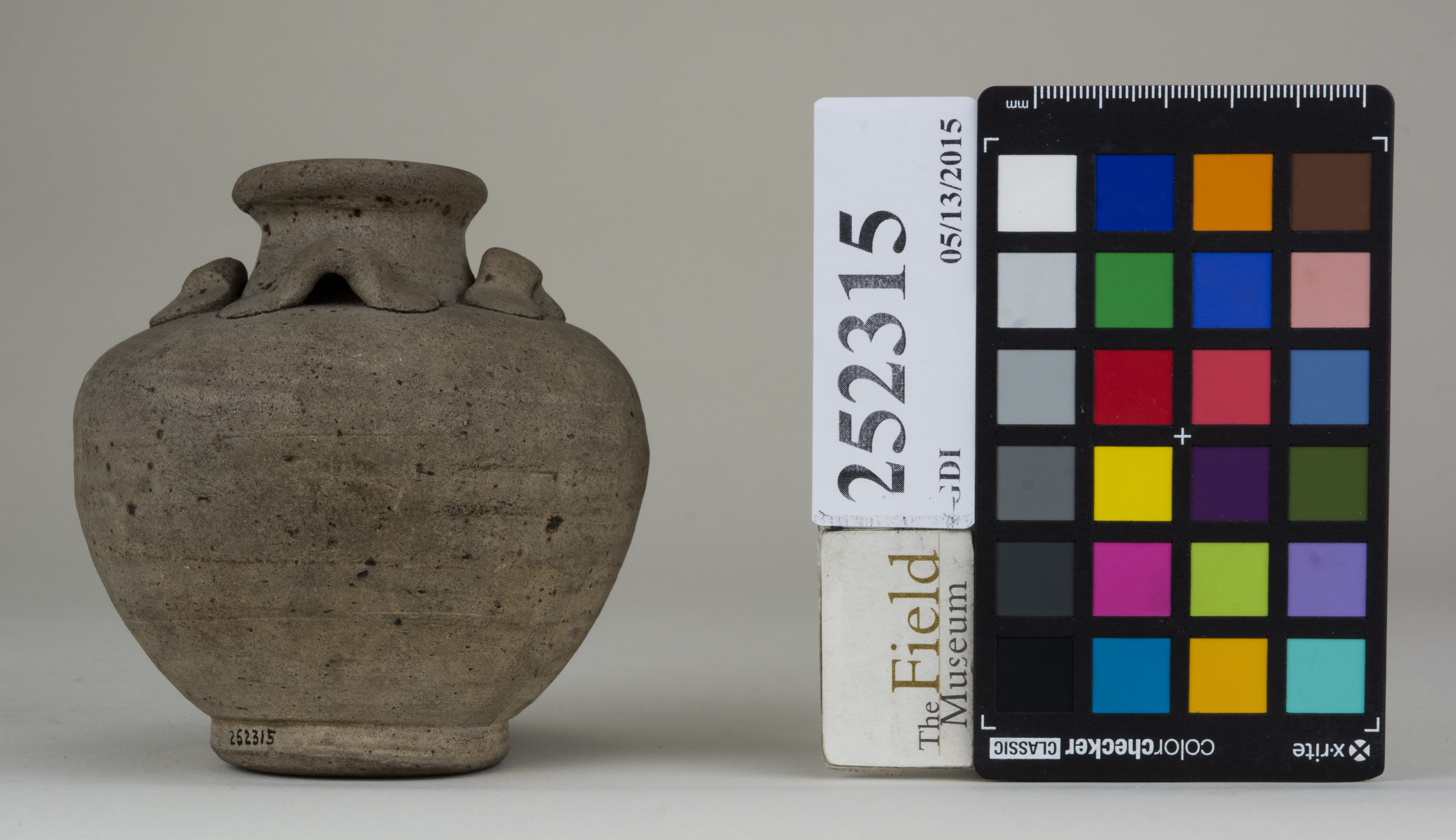 Left (c) Field Museum of Natural History - CC BY-NC 4.0