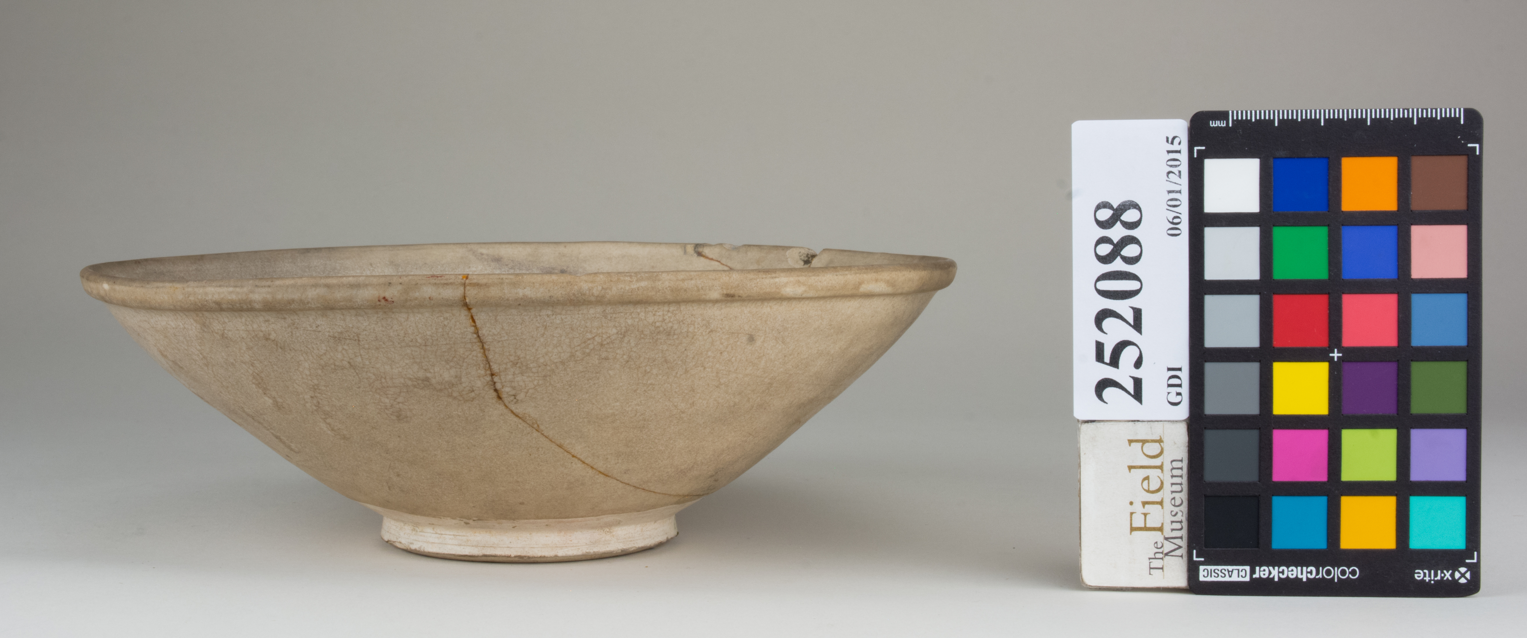 Left (c) Field Museum of Natural History - CC BY-NC 4.0