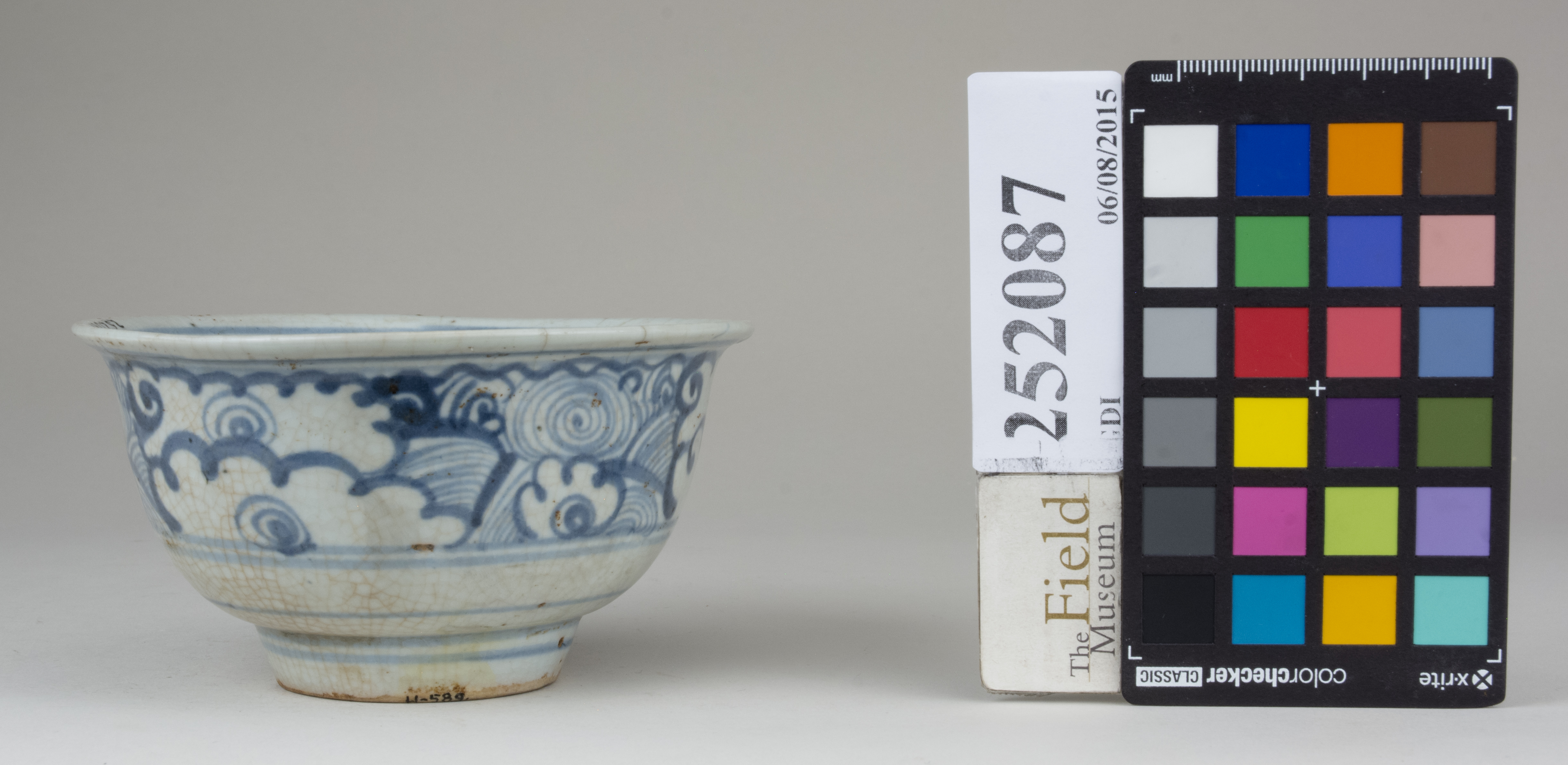 Left (c) Field Museum of Natural History - CC BY-NC 4.0