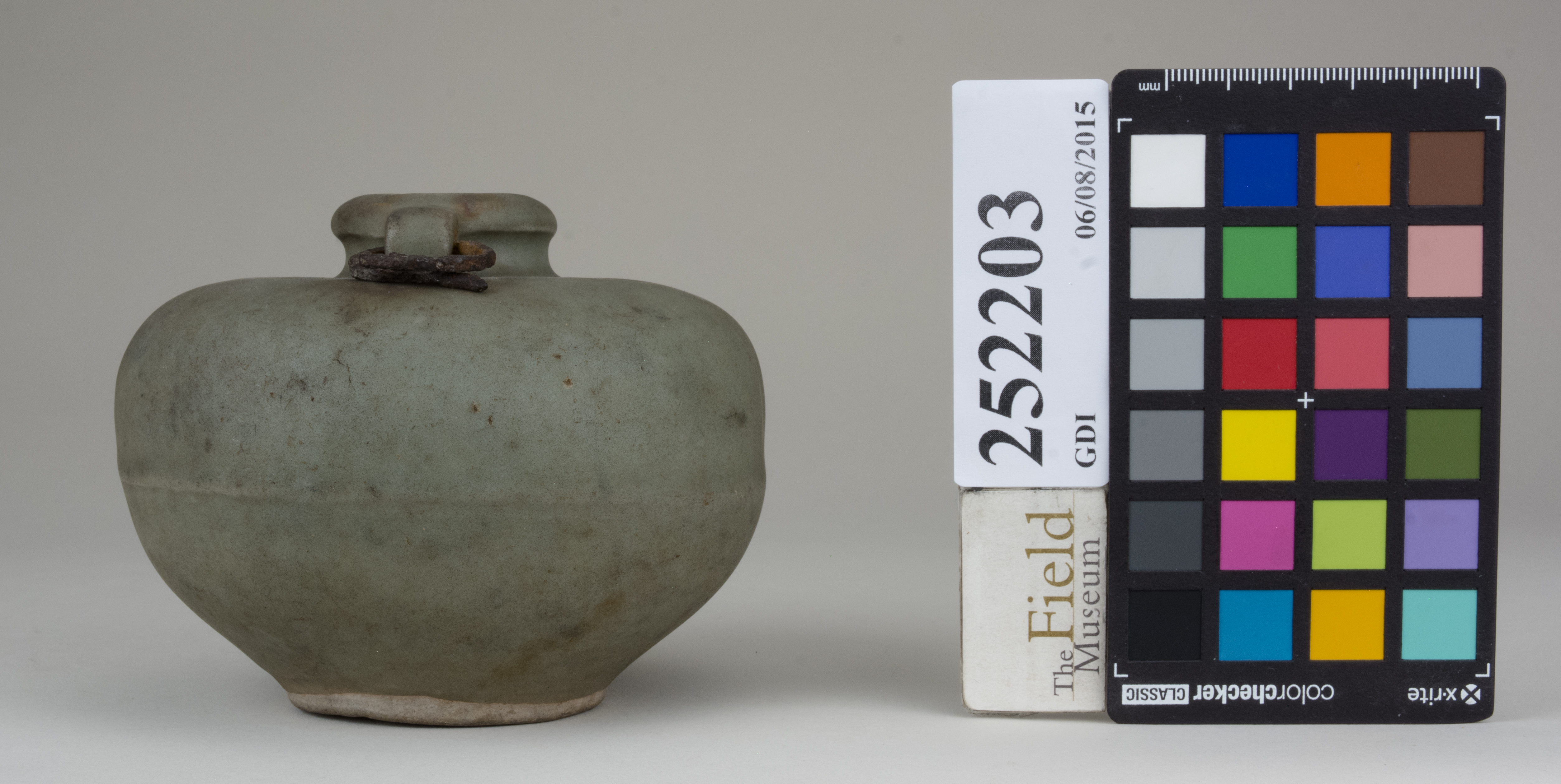 Left (c) Field Museum of Natural History - CC BY-NC 4.0