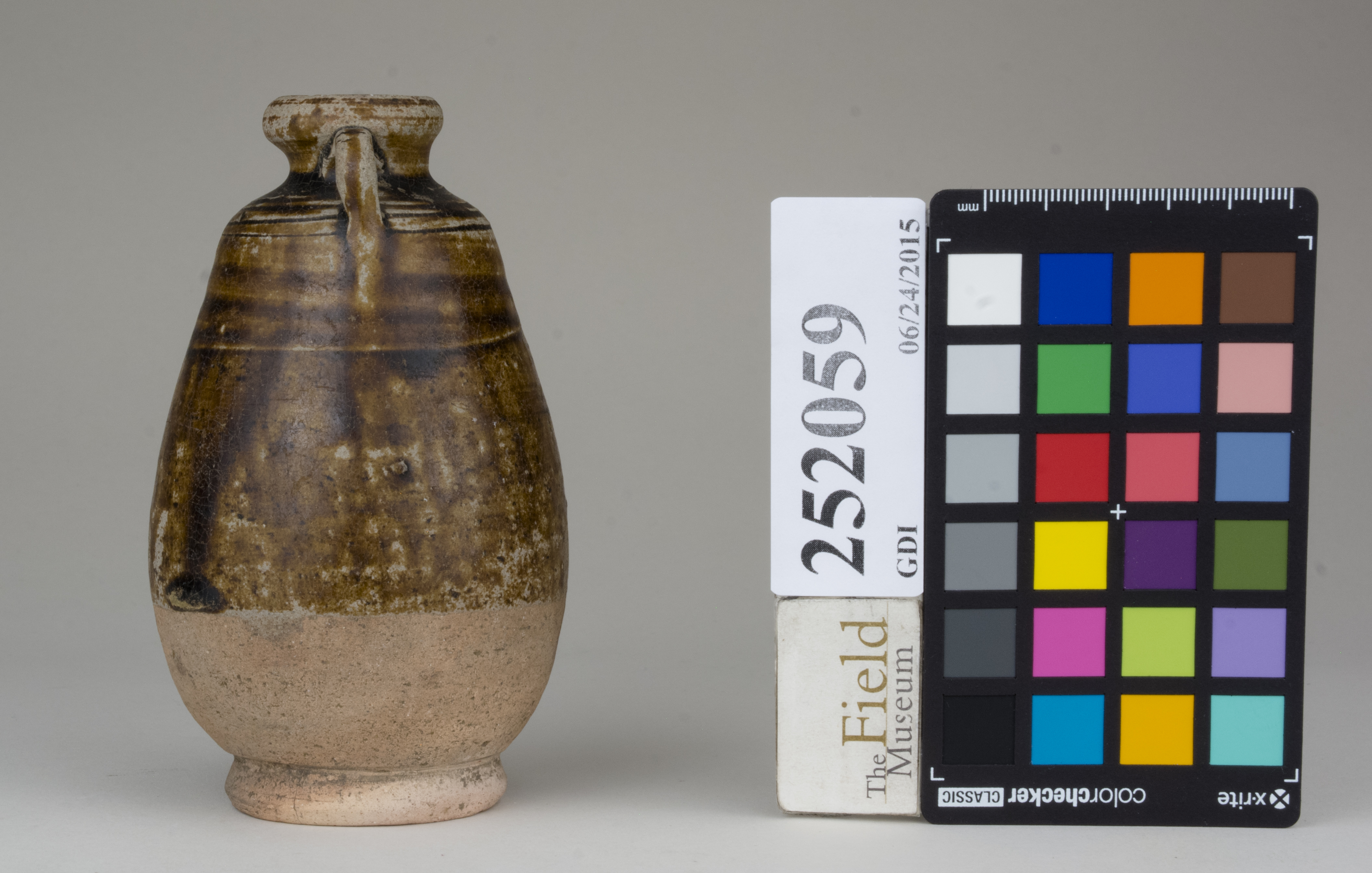 Left (c) Field Museum of Natural History - CC BY-NC 4.0