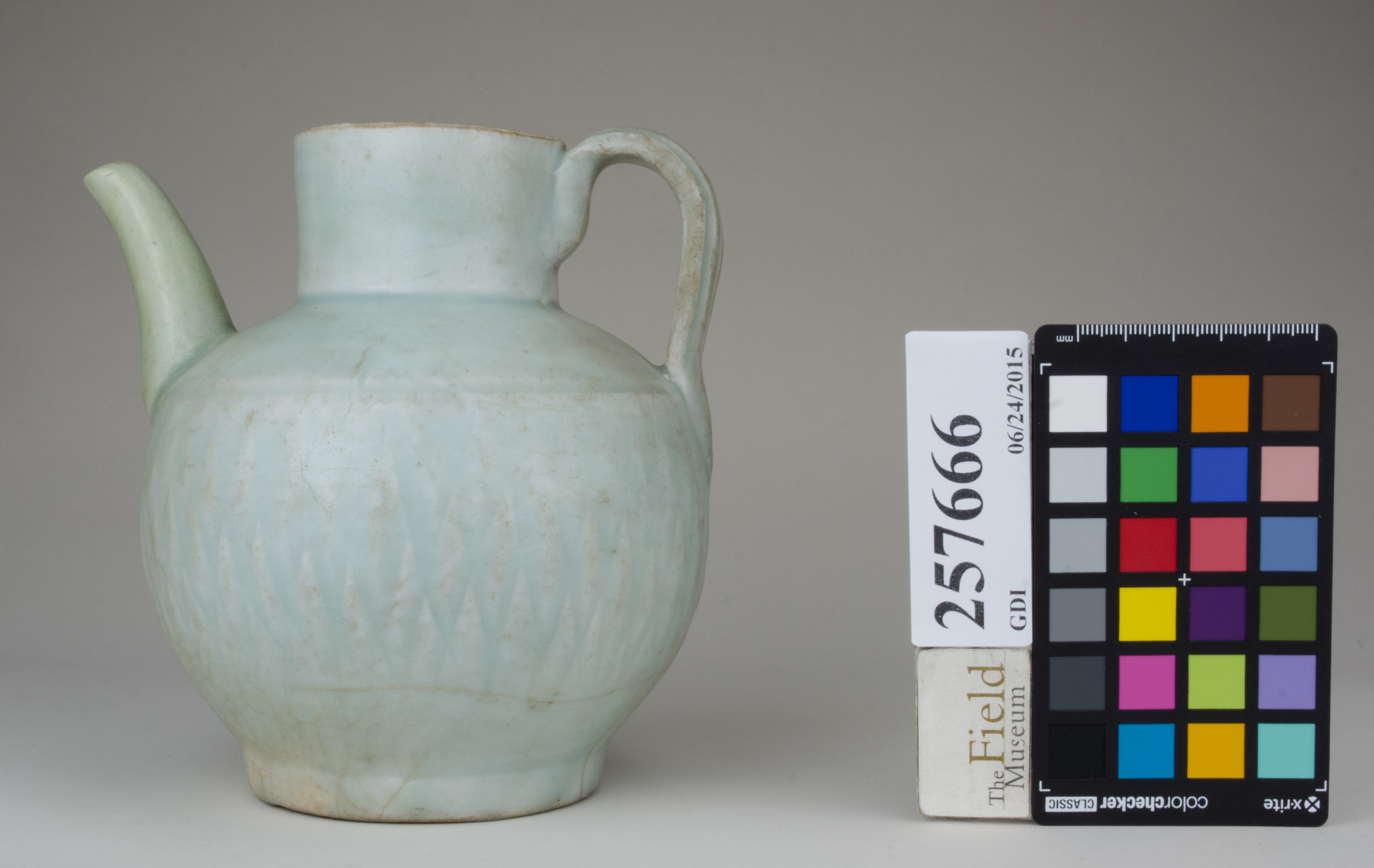 Left (c) Field Museum of Natural History - CC BY-NC 4.0