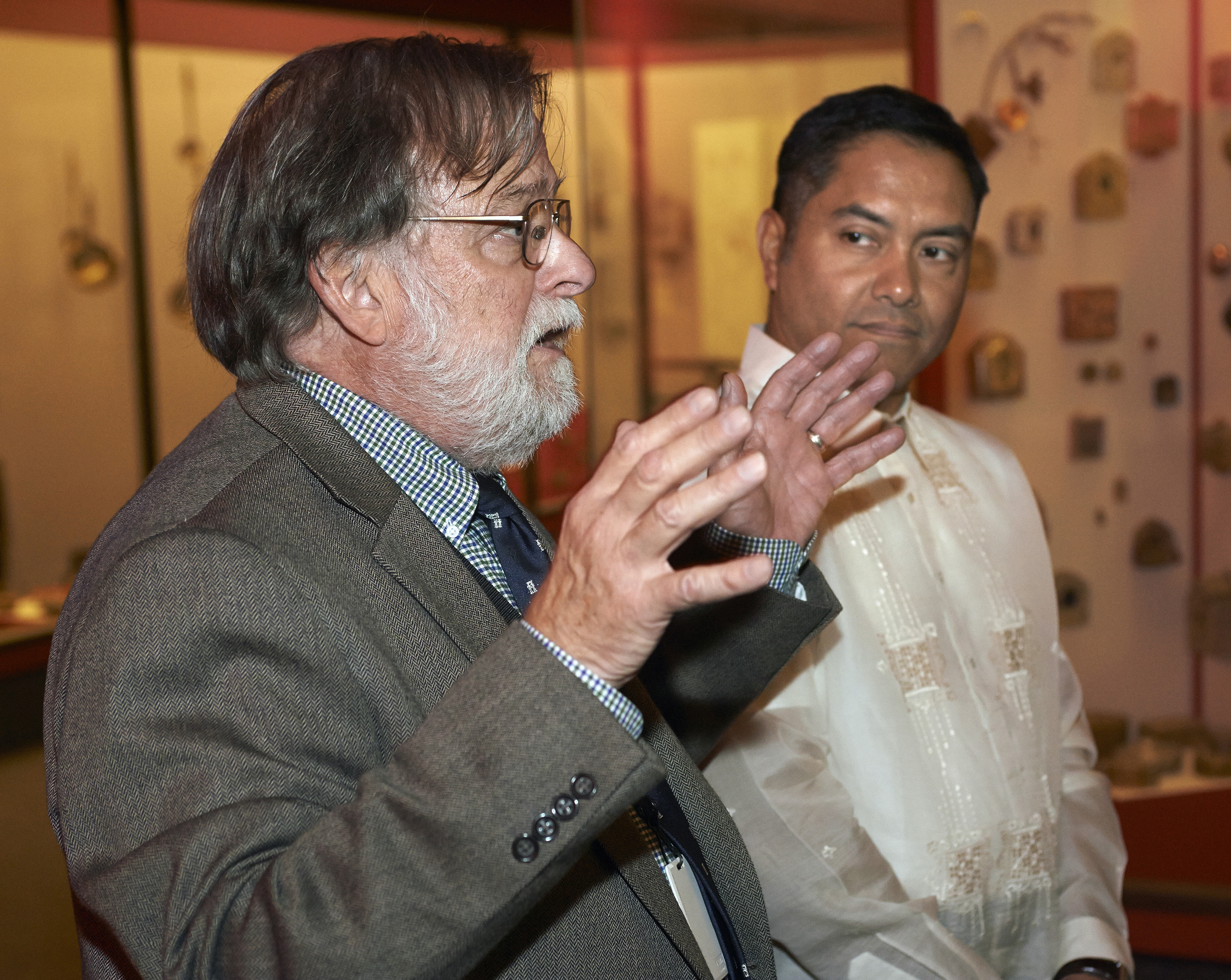 Image depicting John Terrell and Edgar Jimenez preparing for the Marae Encounter welcoming the Chicago Filipino American community to The Field Museum in a traditional powhiri ceremony. Selected for use on the homepage of the Philippine Heritage Collections interactive webportal. (c) Field Museum of Natural History - CC BY-NC 4.0