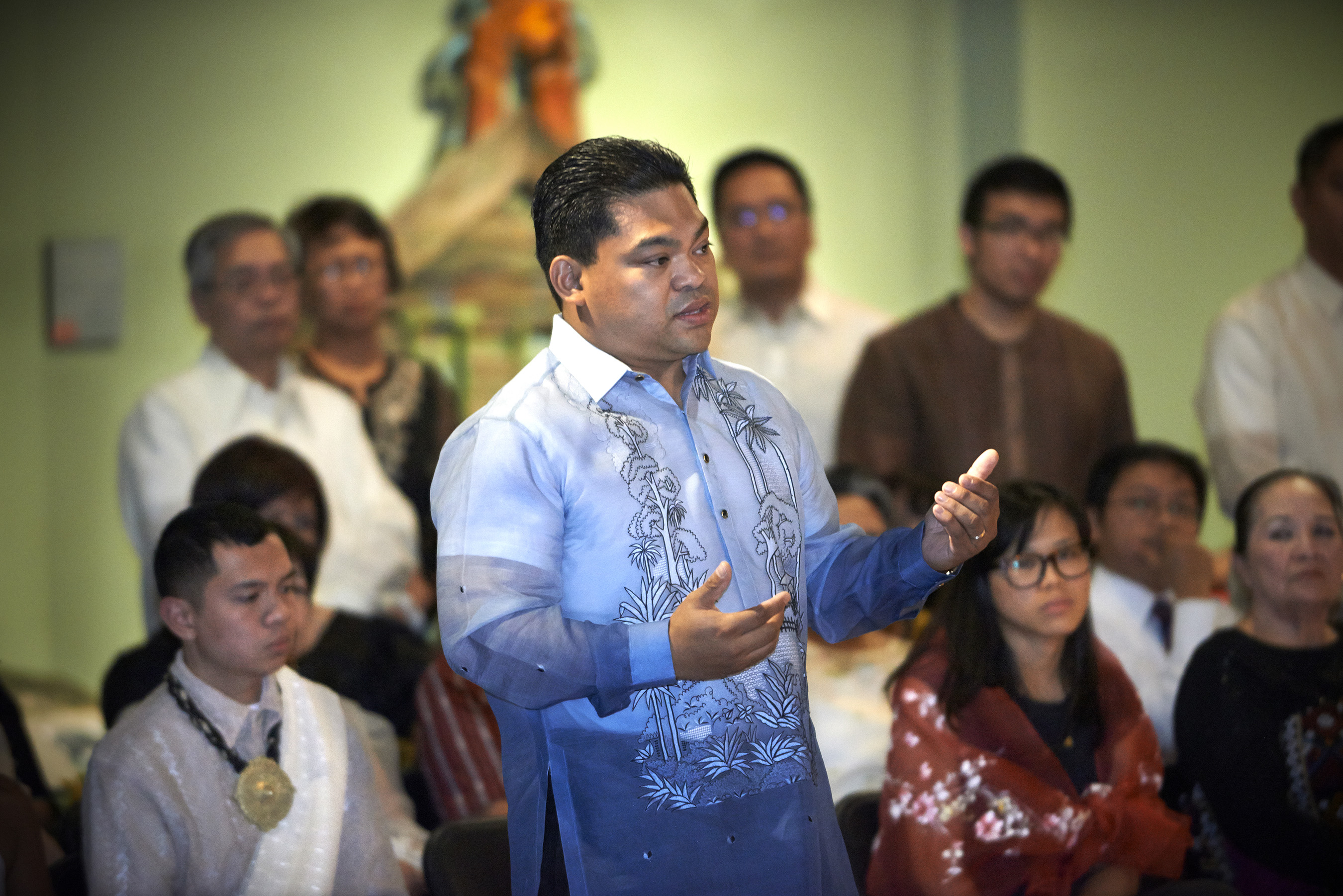 Image depicting JonPaul Ferrar speaking at the Marae Encounter welcoming the Chicago Filipino American community to The Field Museum in a traditional powhiri ceremony. Selected for use on the homepage of the Philippine Heritage Collections interactive web portal. (c) Field Museum of Natural History - CC BY-NC 4.0
