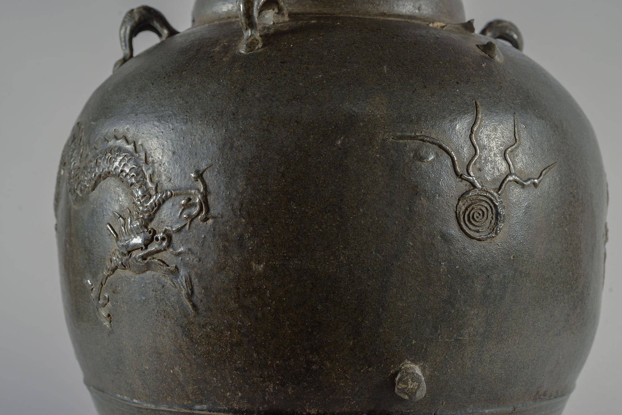 Dragon Jar, detail. [Philippines, “Wang-ging”] (c) Field Museum of Natural History - CC BY-NC 4.0