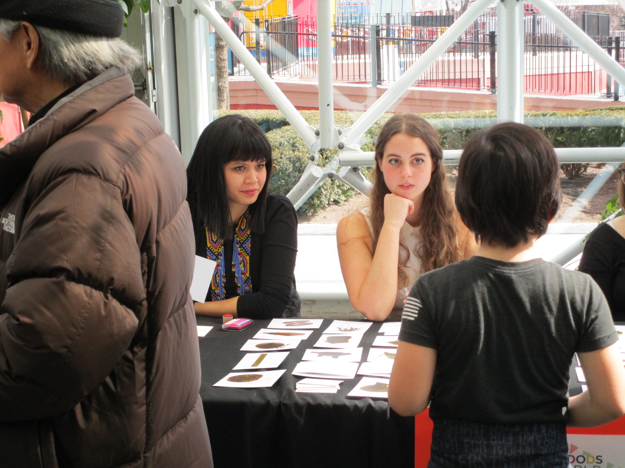 Guessing game based on artifacts in the collection at The Field Museum's table. (c) Field Museum of Natural History - CC BY-NC 4.0