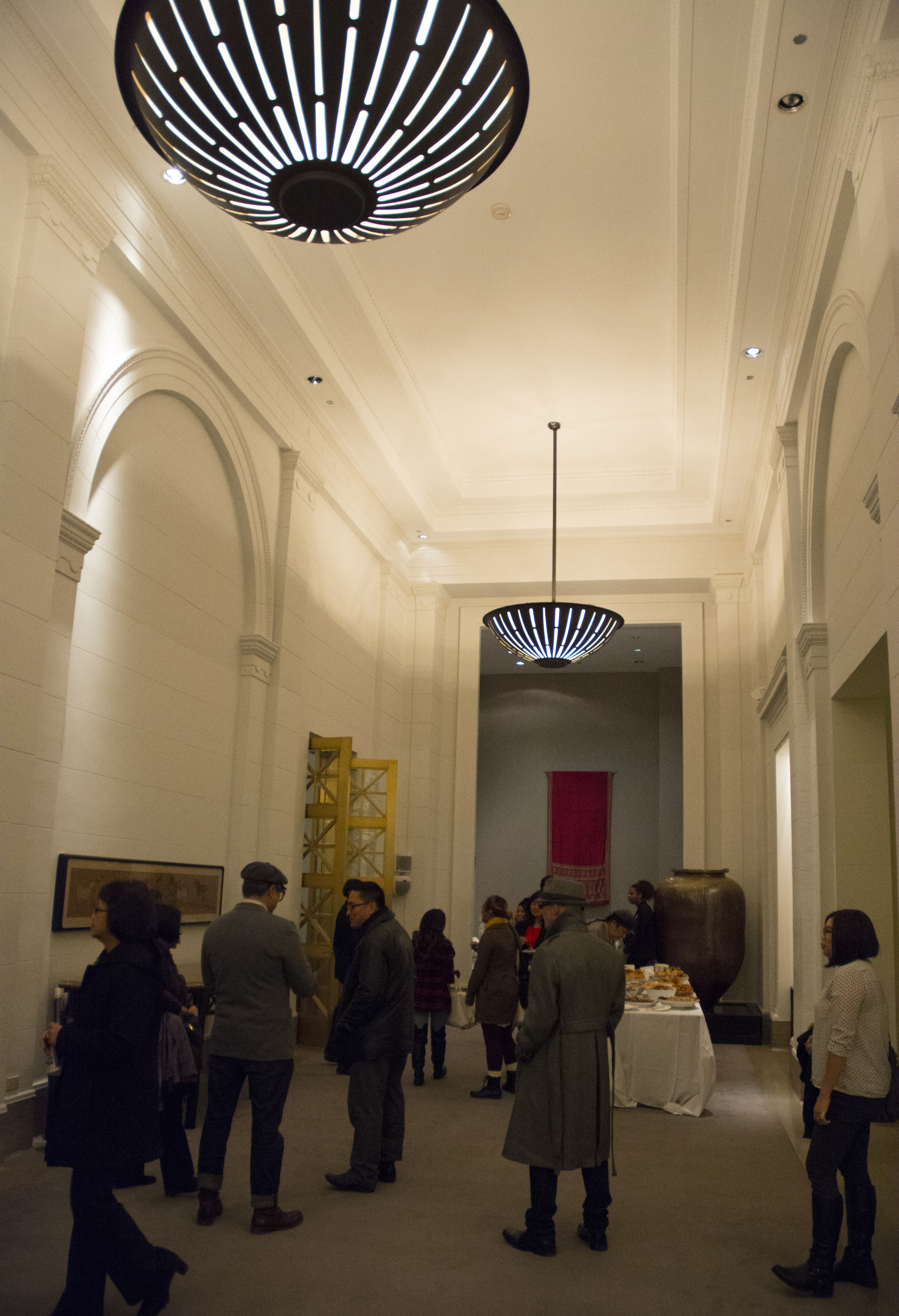 View of guests in the lobby adjacent to the Founder's Room. (c) Field Museum of Natural History - CC BY-NC 4.0