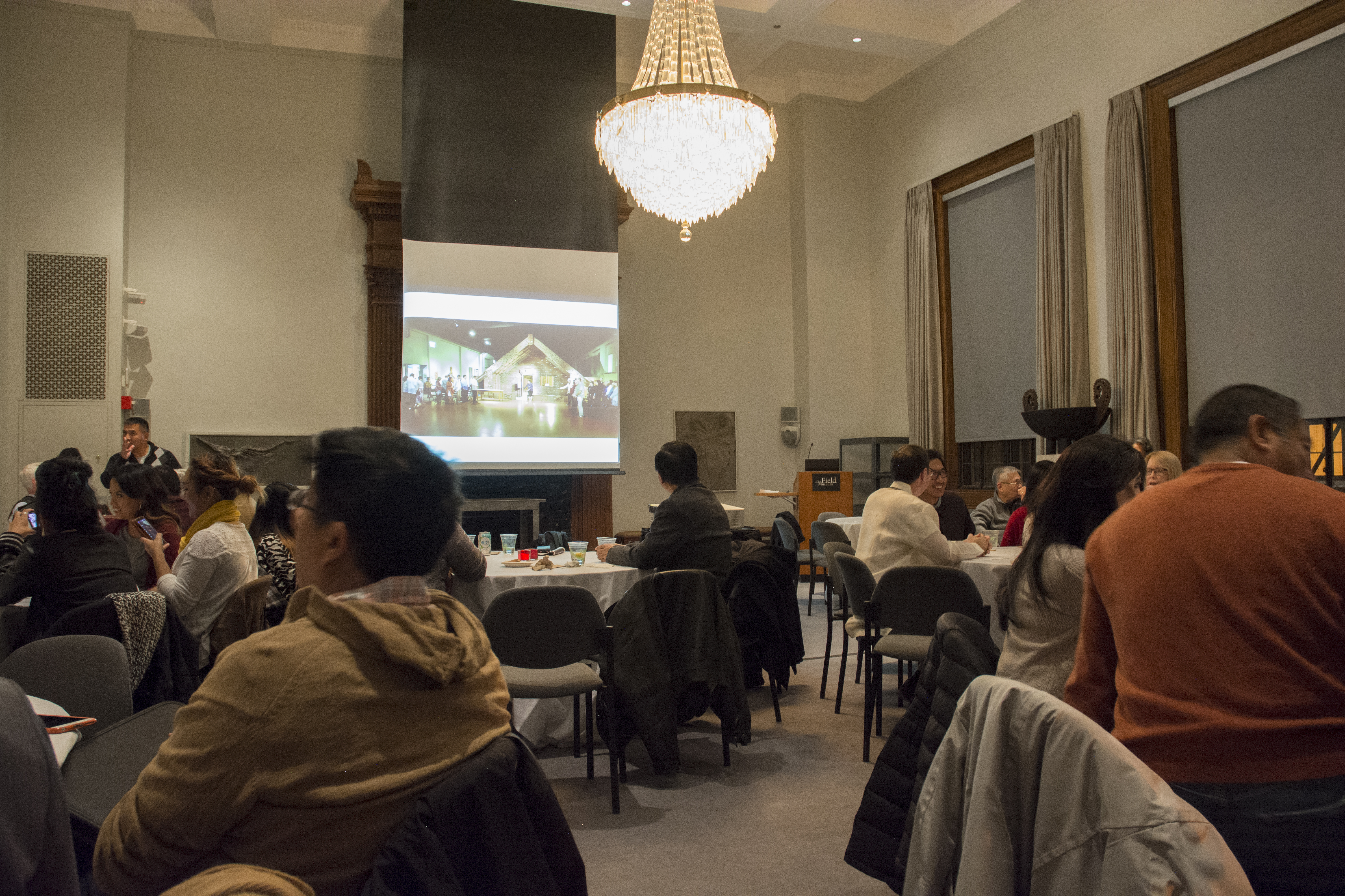 Guests seated at tables prior to the beginning of presentations by Field Museum staff. (c) Field Museum of Natural History - CC BY-NC 4.0