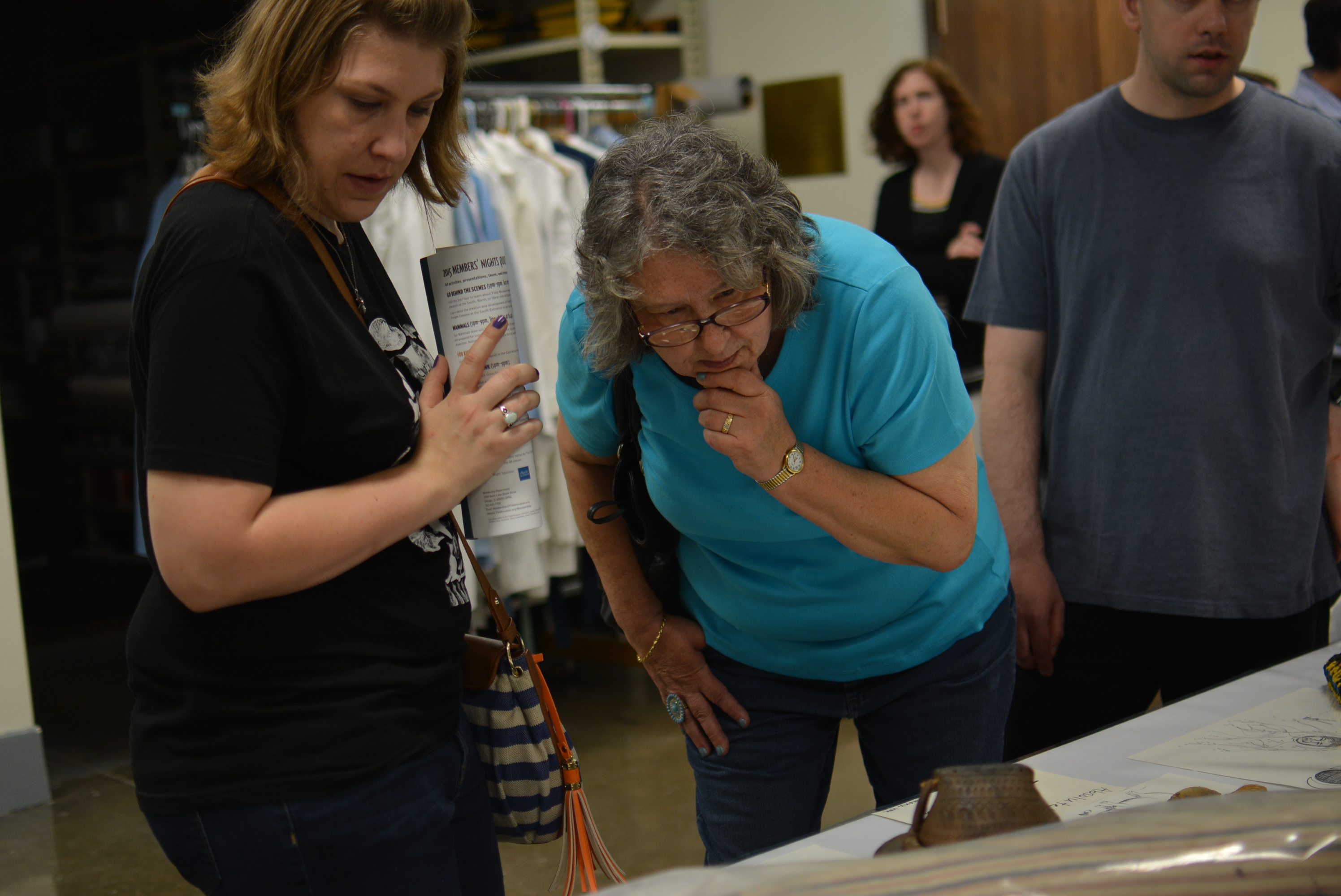 Guests get a closer look at the artwork and artifacts on display. (c) Field Museum of Natural History - CC BY-NC 4.0