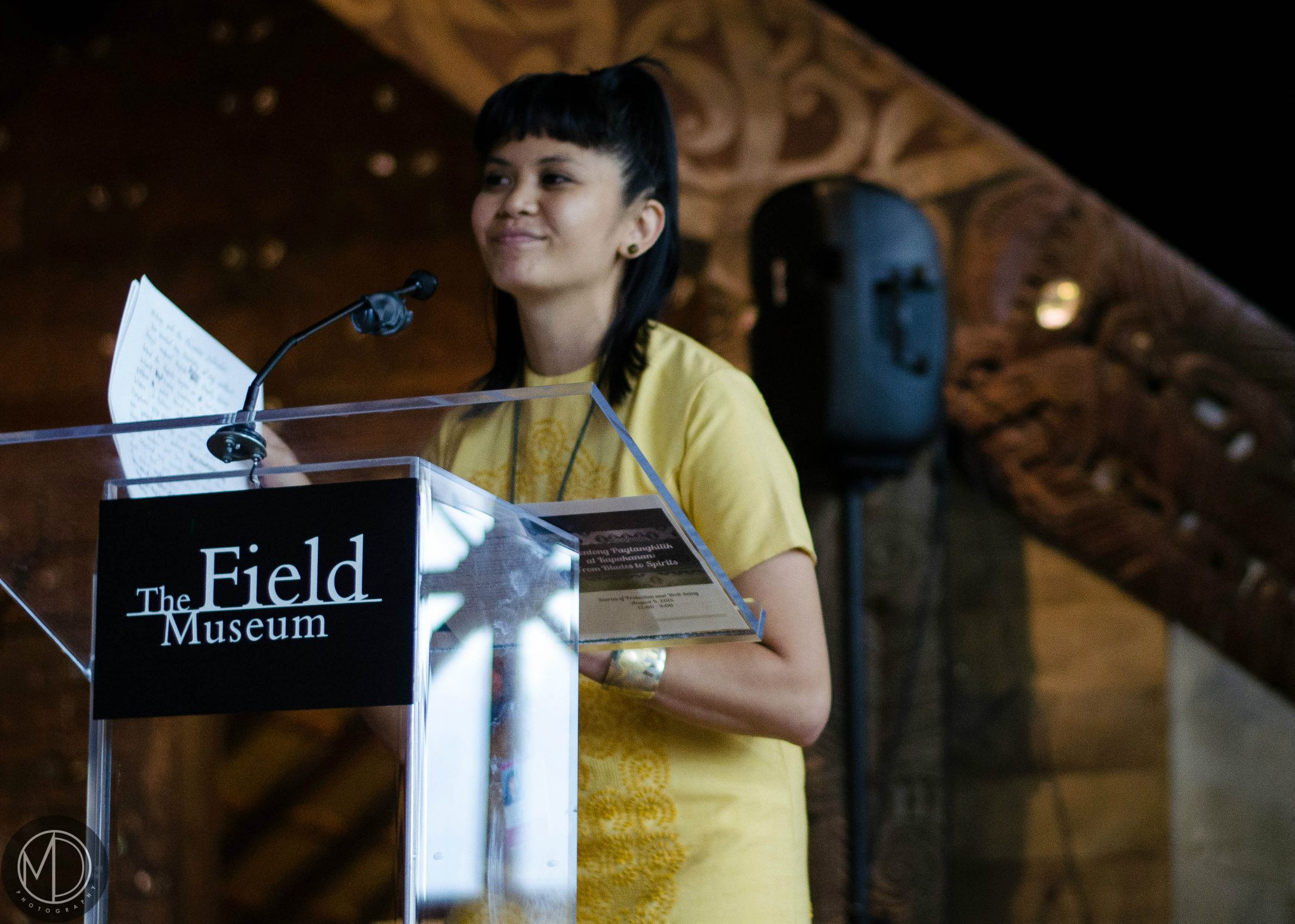 Trisha addressing the audience. (c) Field Museum of Natural History - CC BY-NC 4.0