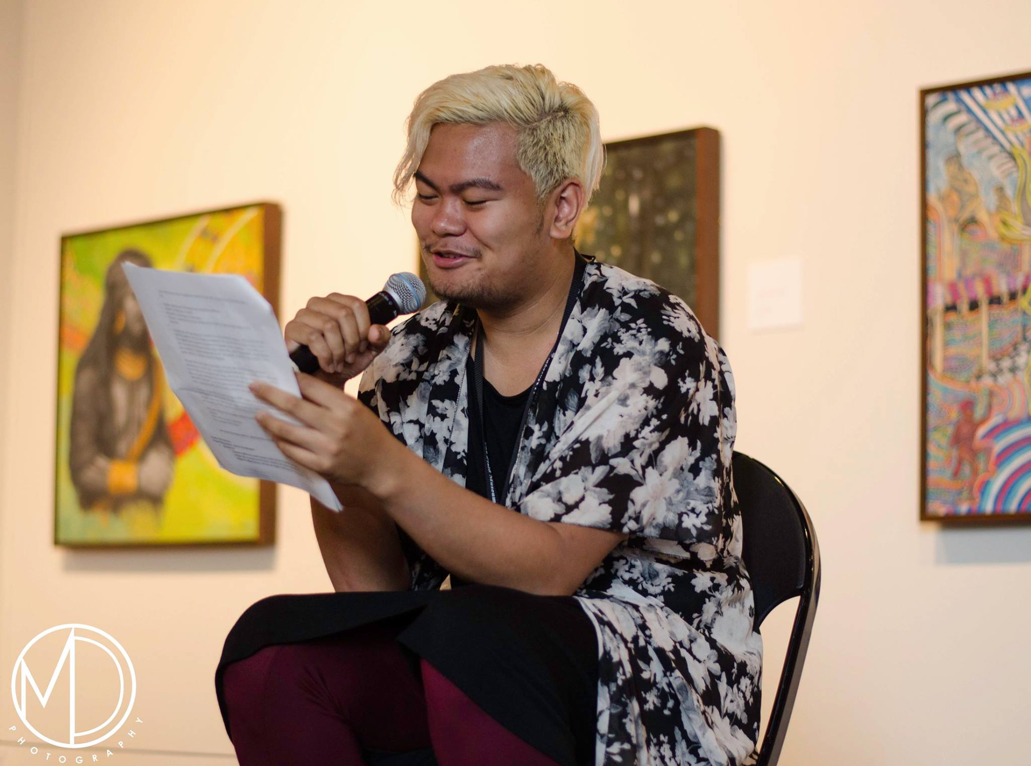 Jerico Domingo moderating the panel discussion. (c) Field Museum of Natural History - CC BY-NC 4.0