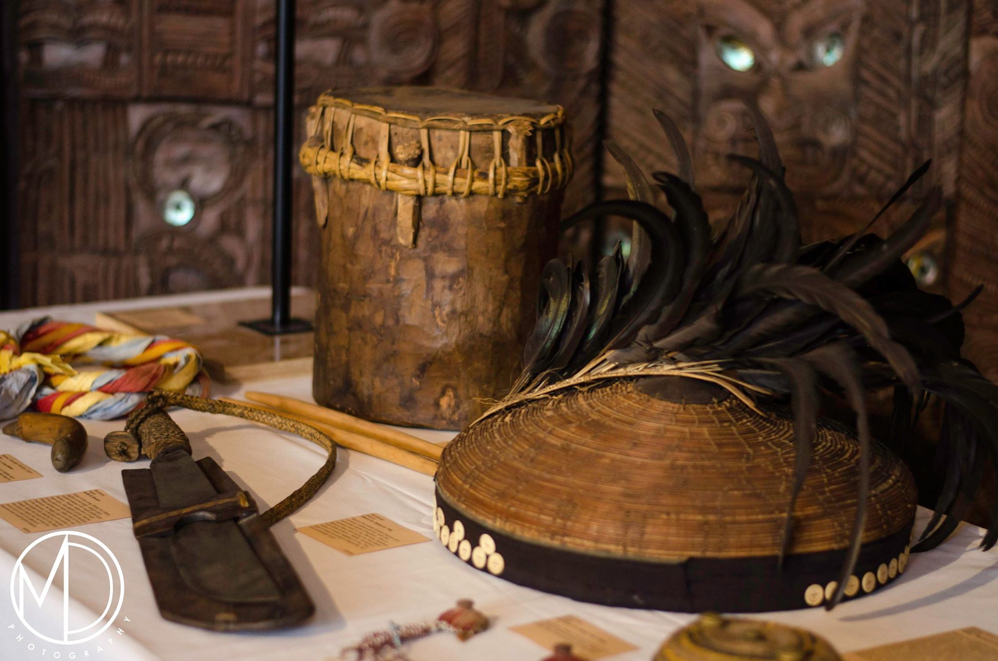 Close up of objects displayed on the artifacts table. (c) Field Museum of Natural History - CC BY-NC 4.0