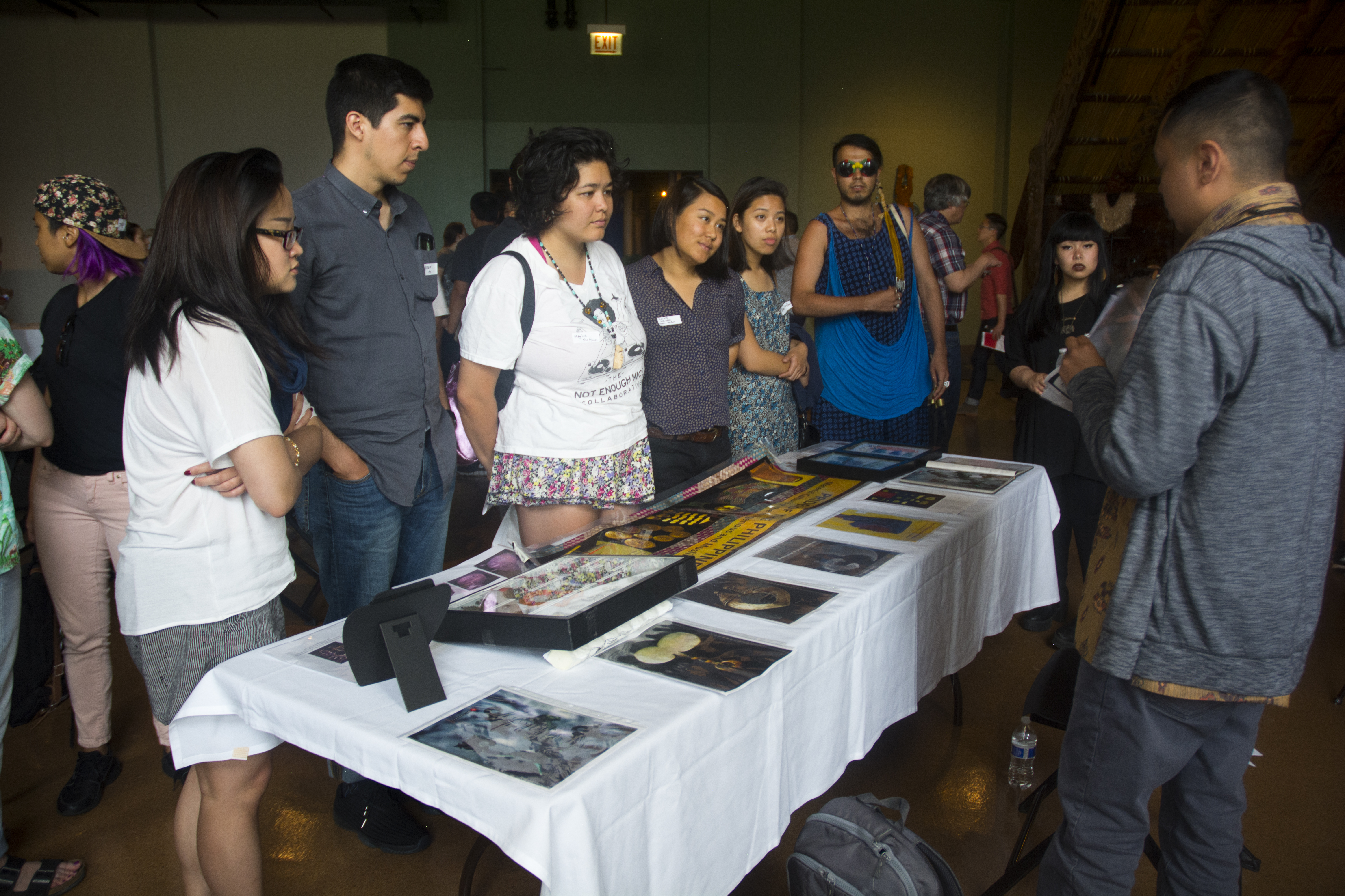 Laurence Tumpang shares his collection of Southeast Asian objects with guests. (c) Field Museum of Natural History - CC BY-NC 4.0