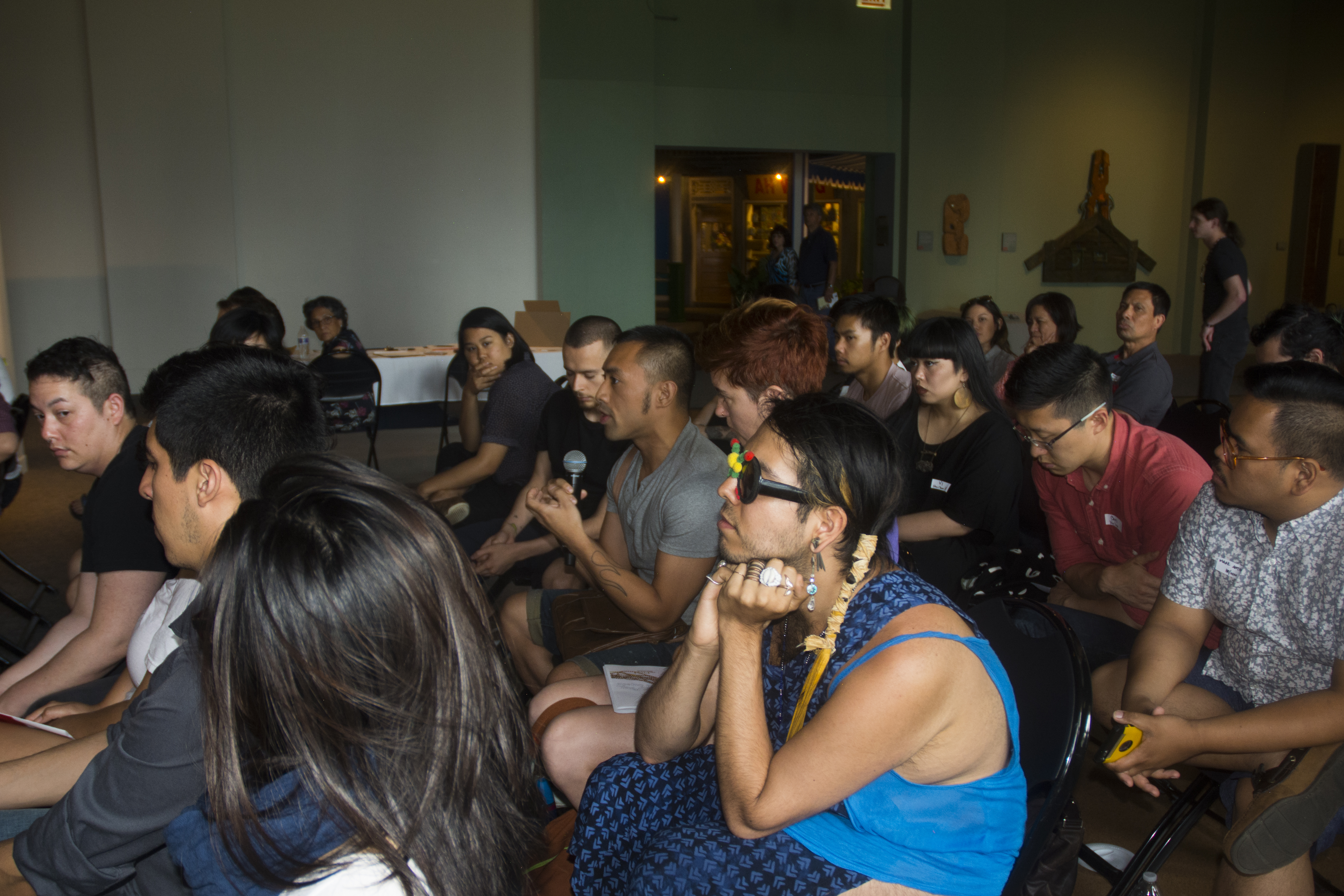 Guests asking questions during the Q&A session following  the group discussion. (c) Field Museum of Natural History - CC BY-NC 4.0