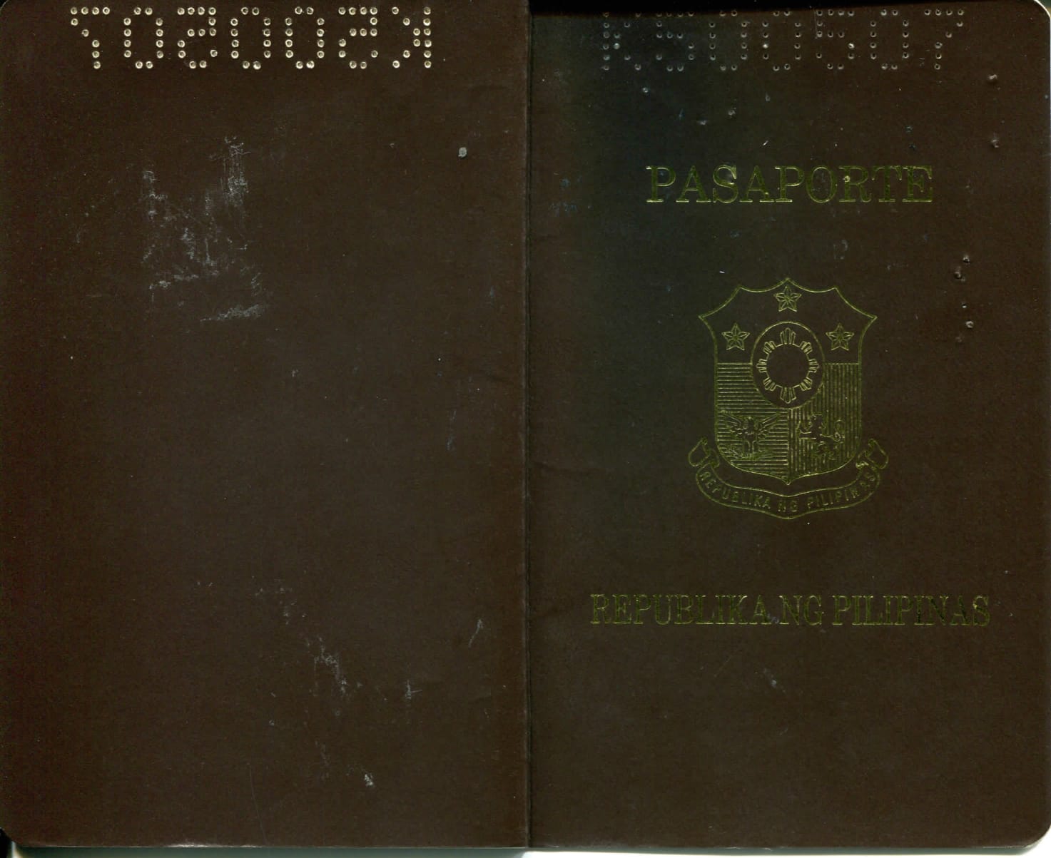 Scan - Etta McKenna's passport cover.1976 Passport from the Philippine Immigration Office, during process to immigrate to the US.Names of passport pages in Wika Filipino “Pasaporte” and “Republica”Notes from Sarah Carlson, in discussion with McKenna: “First Phil. passport I used when I immigrated to the US in 1977. It reminded me of the months of overtime work in order to afford, prepare and complete all documents needed to come to the US. Without any relatives tosupport me in the US, I had to make sure I had enough to support myself the first few months in the new land until I got a job. The process, even though difficult, is worth remembering.” Any views, findings, conclusions, or recommendations expressed in this story do not necessarily represent those of the National Endowment for the Humanities. (c) Field Museum of Natural History - CC BY-NC 4.0