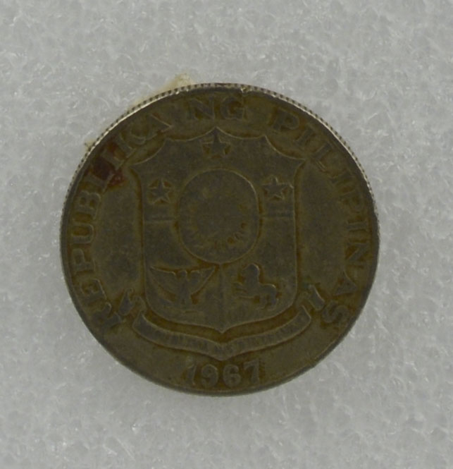 50c coin owned by Loribelle Lorenzo. Shows Marcelo Del Pilar, with the coat of arms of the Philippines on back. Words in Tagalog: “Republika ng Pilipinas”. Any views, findings, conclusions, or recommendations expressed in this story do not necessarily represent those of the National Endowment for the Humanities. (c) Field Museum of Natural History - CC BY-NC 4.0