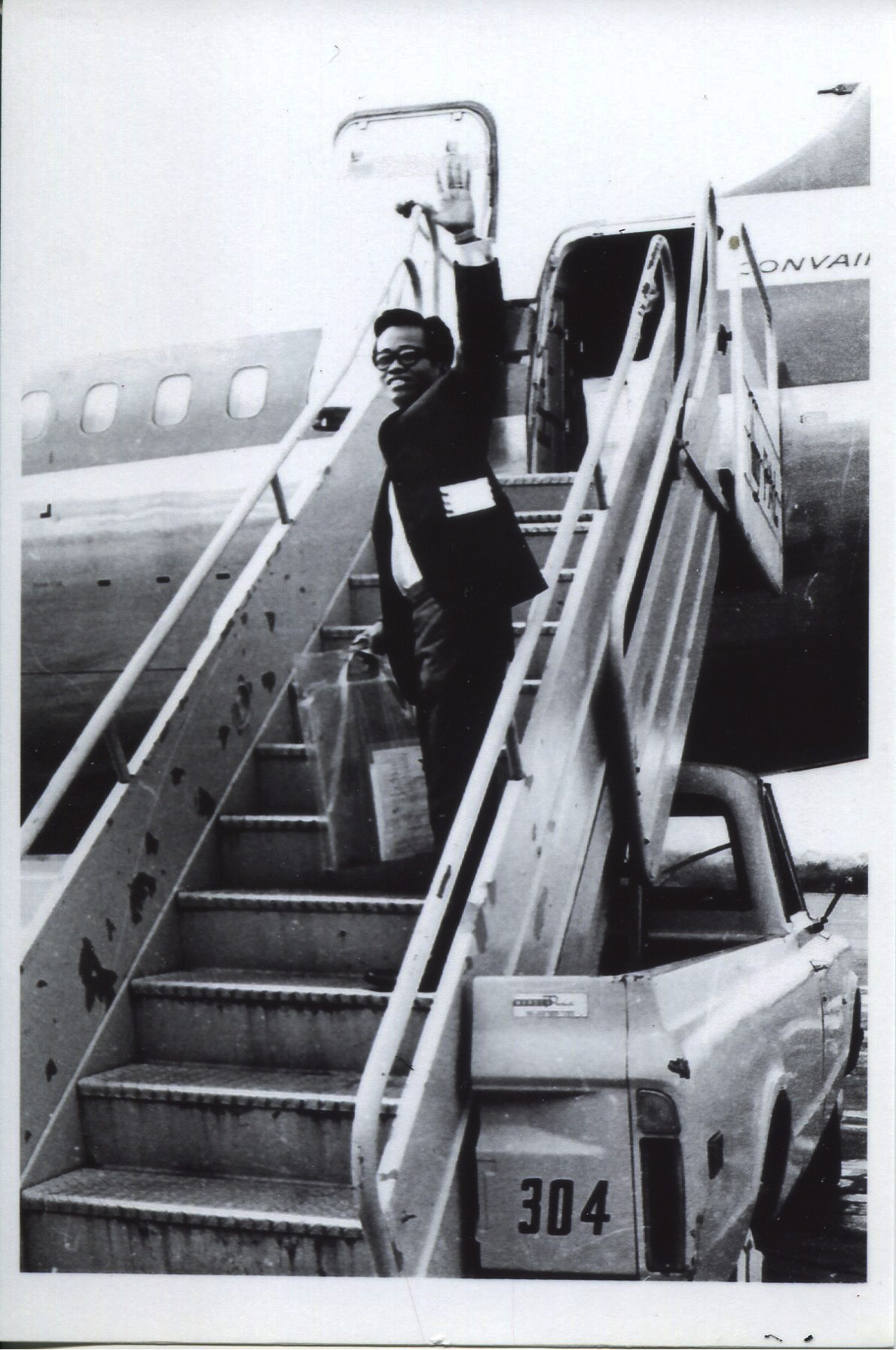 Photo of Carnate, 1971Taken in 1971 at the airport. Photographers at the airport took the photo and sold to his wife while they were saying goodbye. It was common for photographers to take emigration photos to sell to families. Pictured is Orlando waving from the plane as he leaves Manila. Any views, findings, conclusions, or recommendations expressed in this story do not necessarily represent those of the National Endowment for the Humanities. (c) Field Museum of Natural History - CC BY-NC 4.0