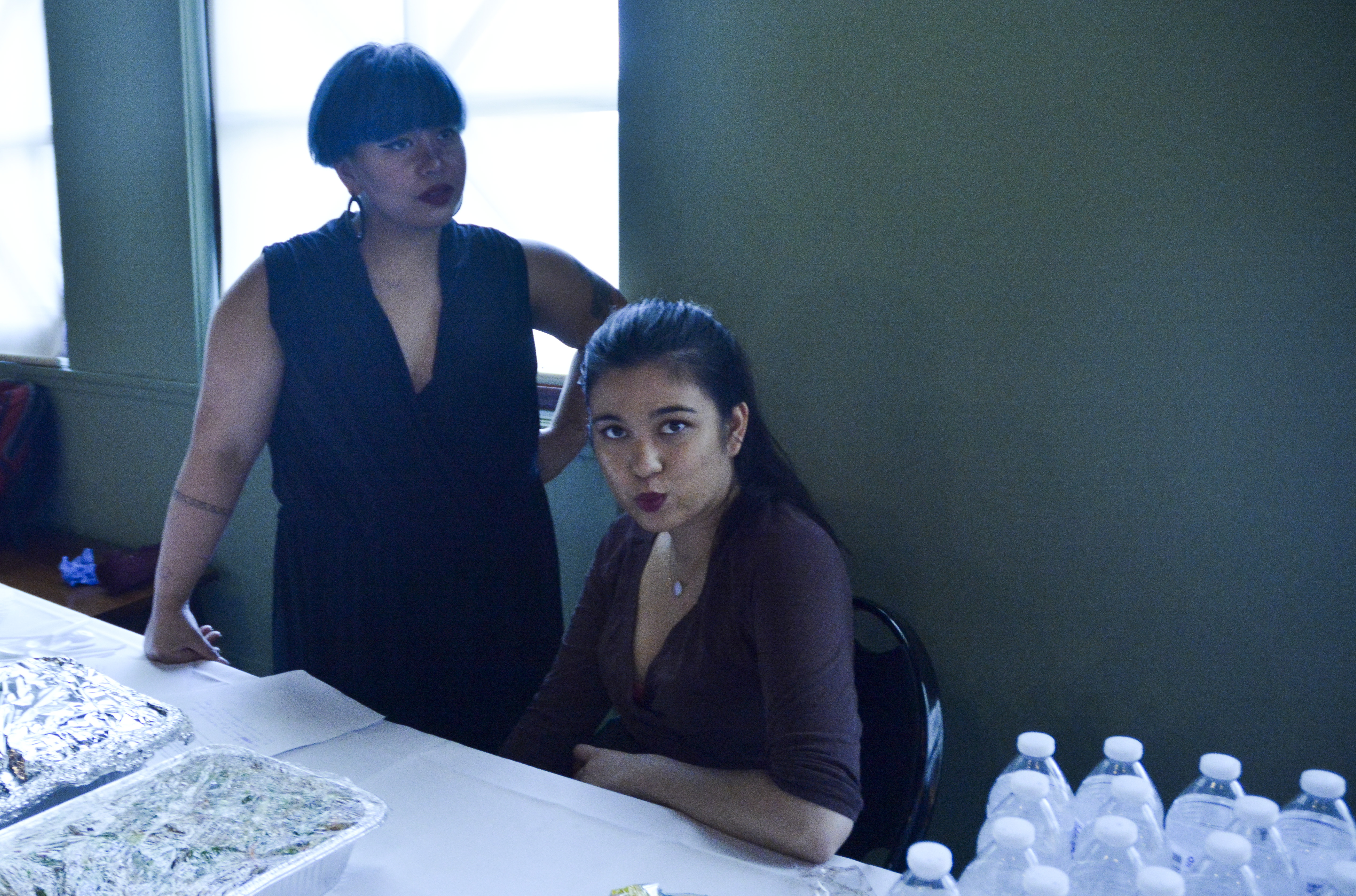 Loren Ibach and Avigail Bautista manning the food table. (c) Field Museum of Natural History - CC BY-NC 4.0