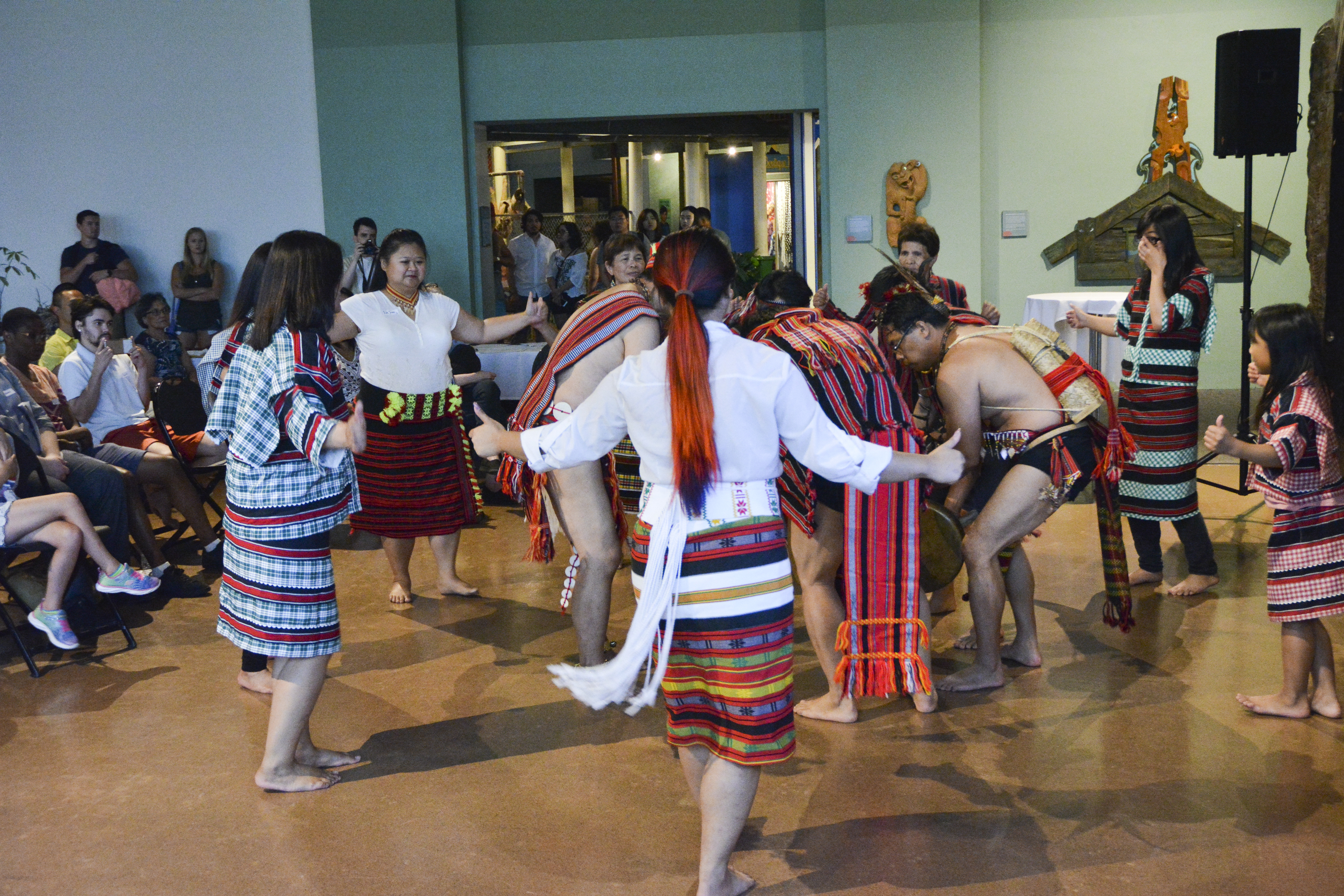 BIBBAK-IL dancing (c) Field Museum of Natural History - CC BY-NC 4.0