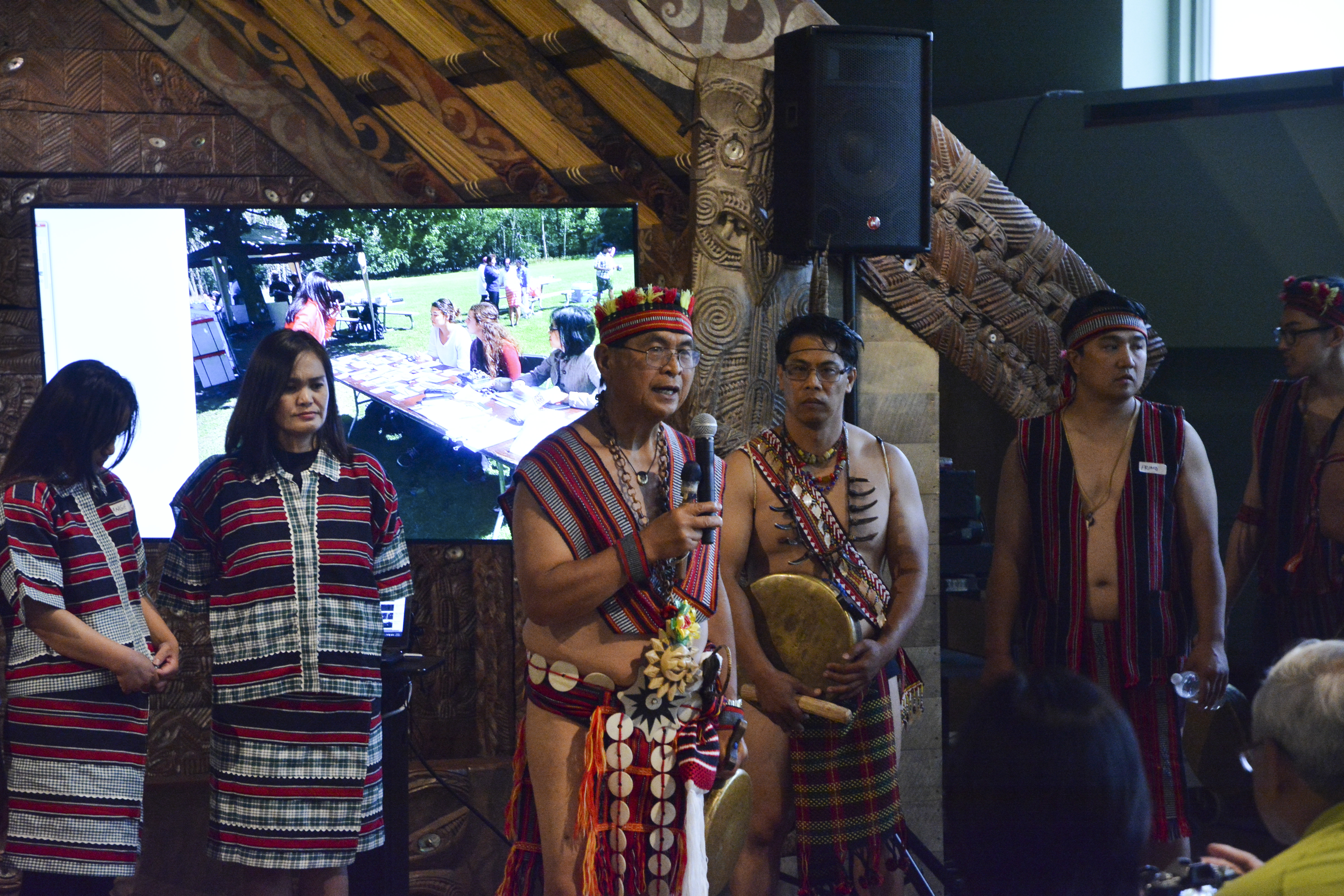 Member of BIBBAK-IL, Ray Baguilat, answering questions from the guests. (c) Field Museum of Natural History - CC BY-NC 4.0