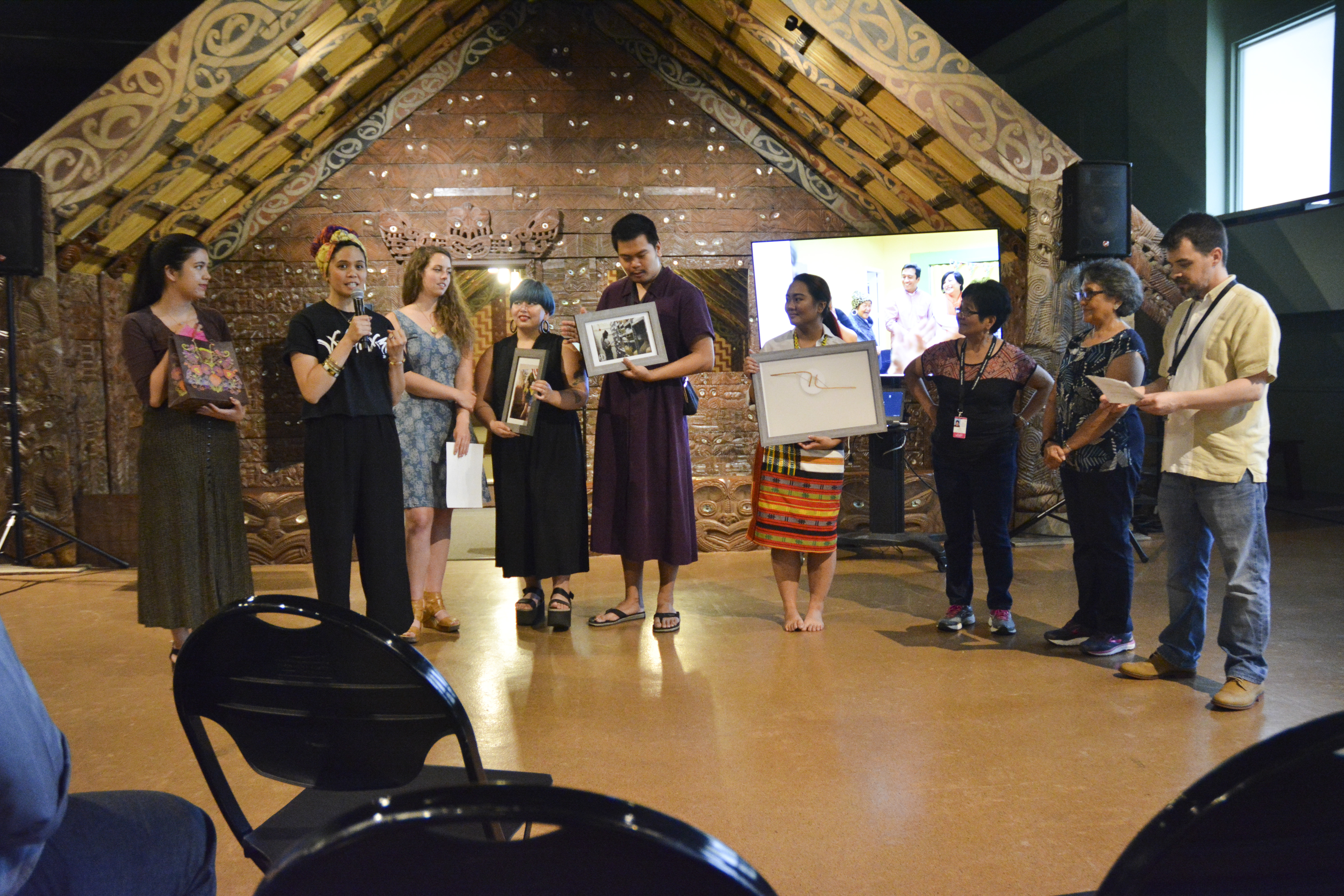 Co-Curation Team presenting gifts to Trisha Martin. (c) Field Museum of Natural History - CC BY-NC 4.0