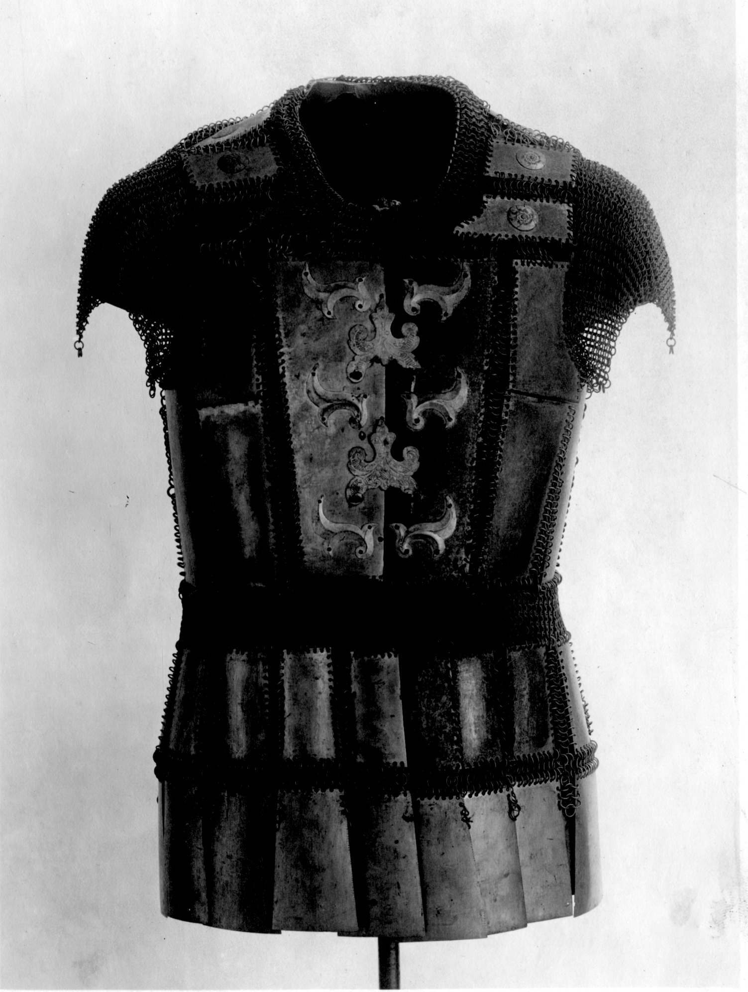 [Spanish] armor, brass, silver used by the Moro 