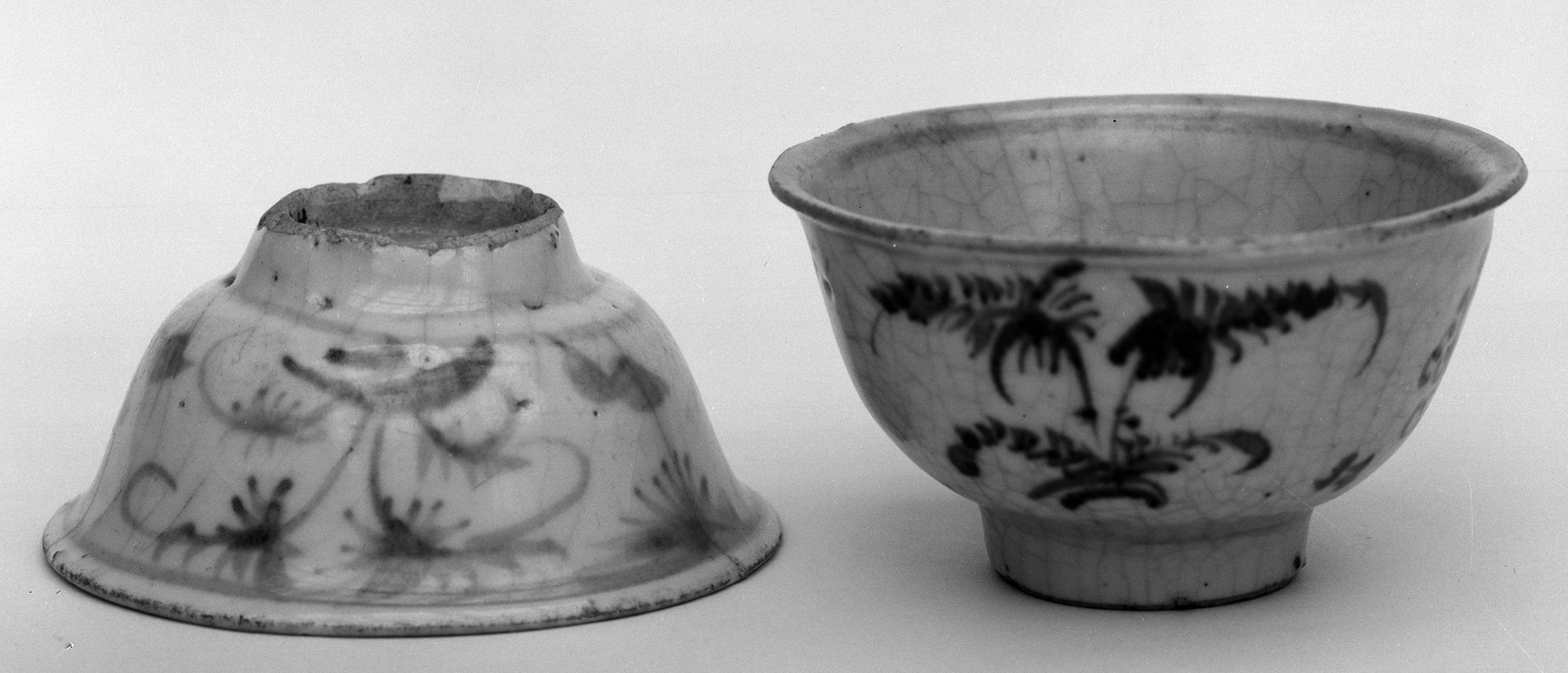 H-102 Hand-cup. Dark blue, bluish white glaze 