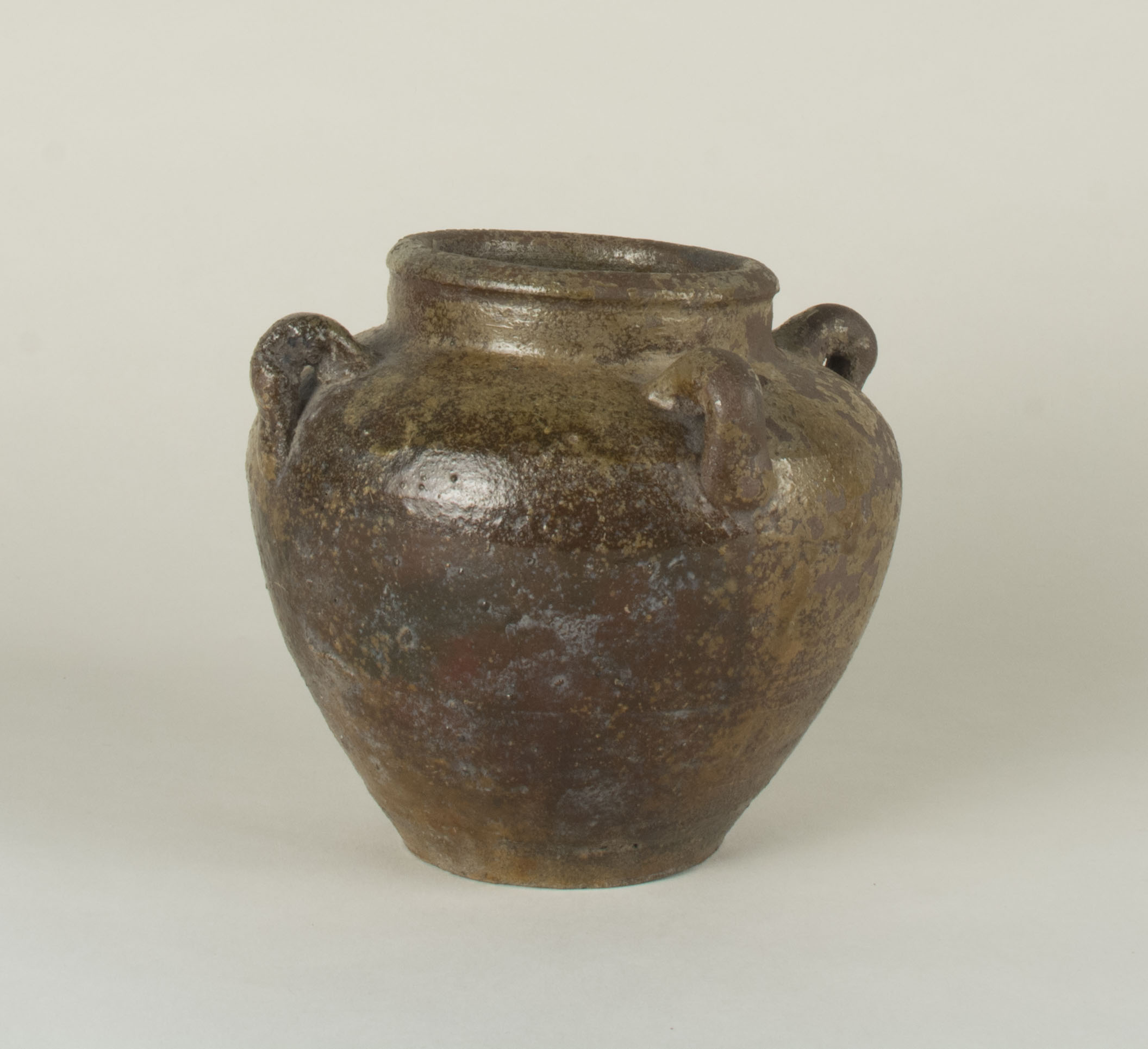 Caldera owned by Virginia Capulong.Clay pot. Family object from the Philippines. Although they do not use this one, caderas are often used and can be found in many homes. Acquisition date unknown. Any views, findings, conclusions, or recommendations expressed in this story do not necessarily represent those of the National Endowment for the Humanities. 