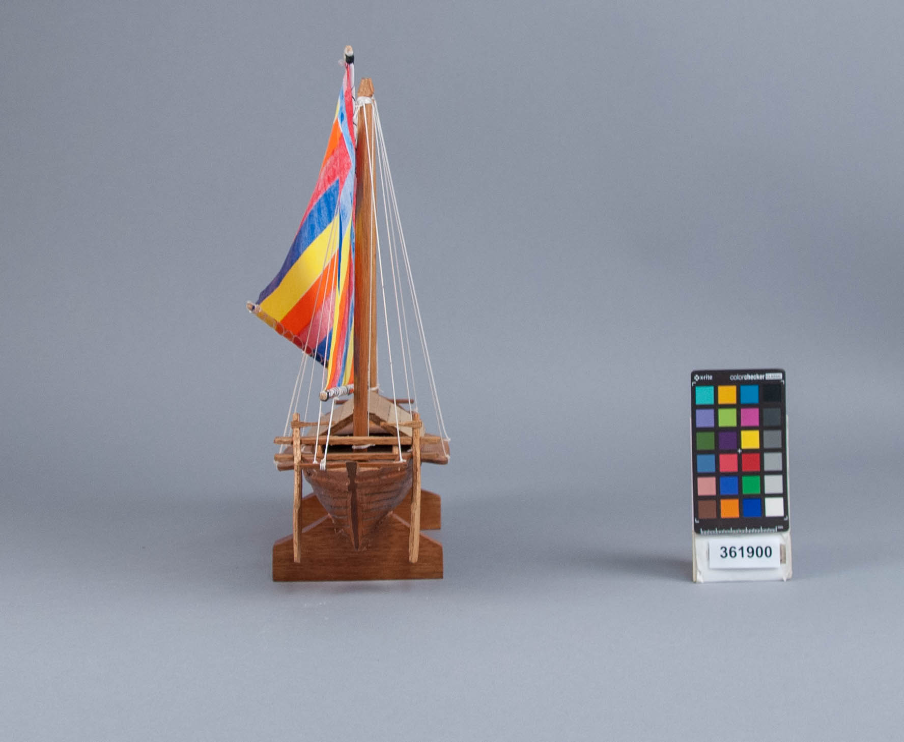 reference image, front view 