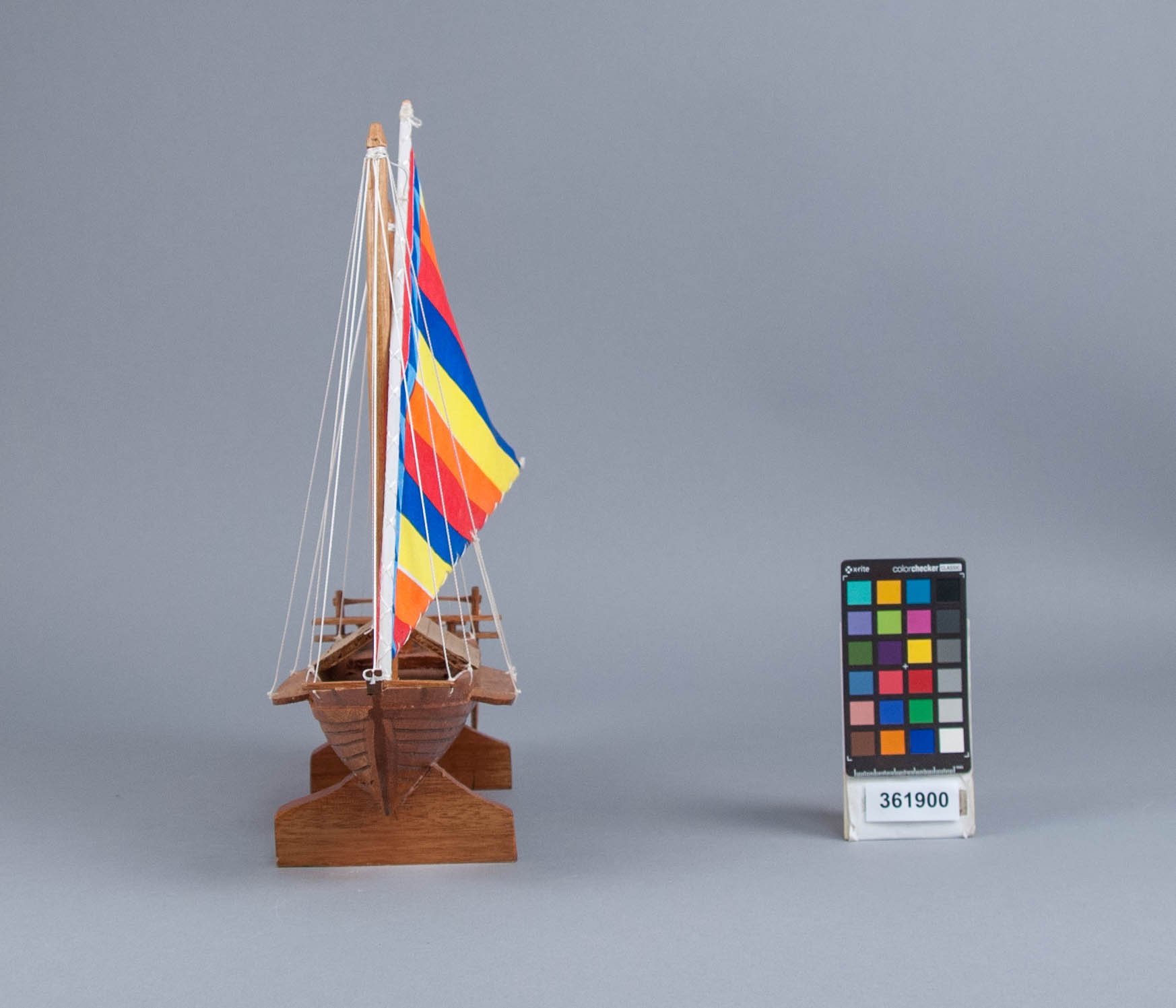 reference image, back view 