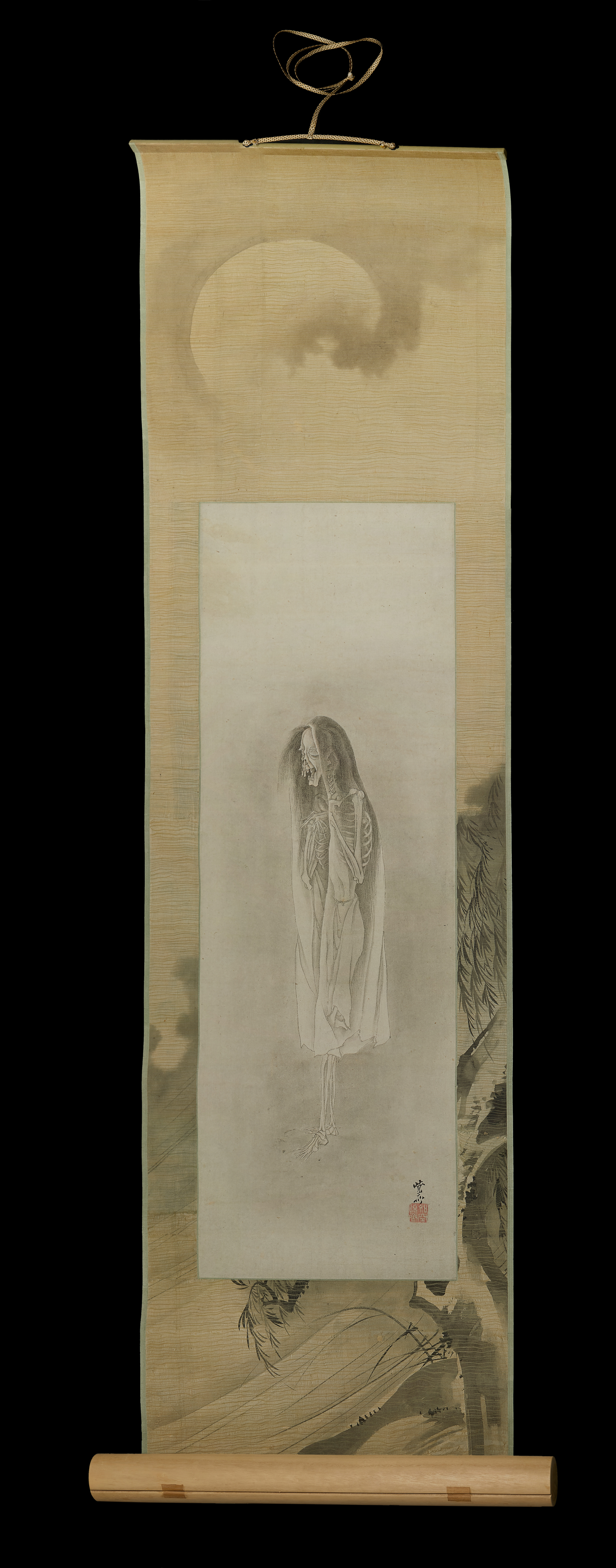 Full scroll with futomaki (roller) at bottom